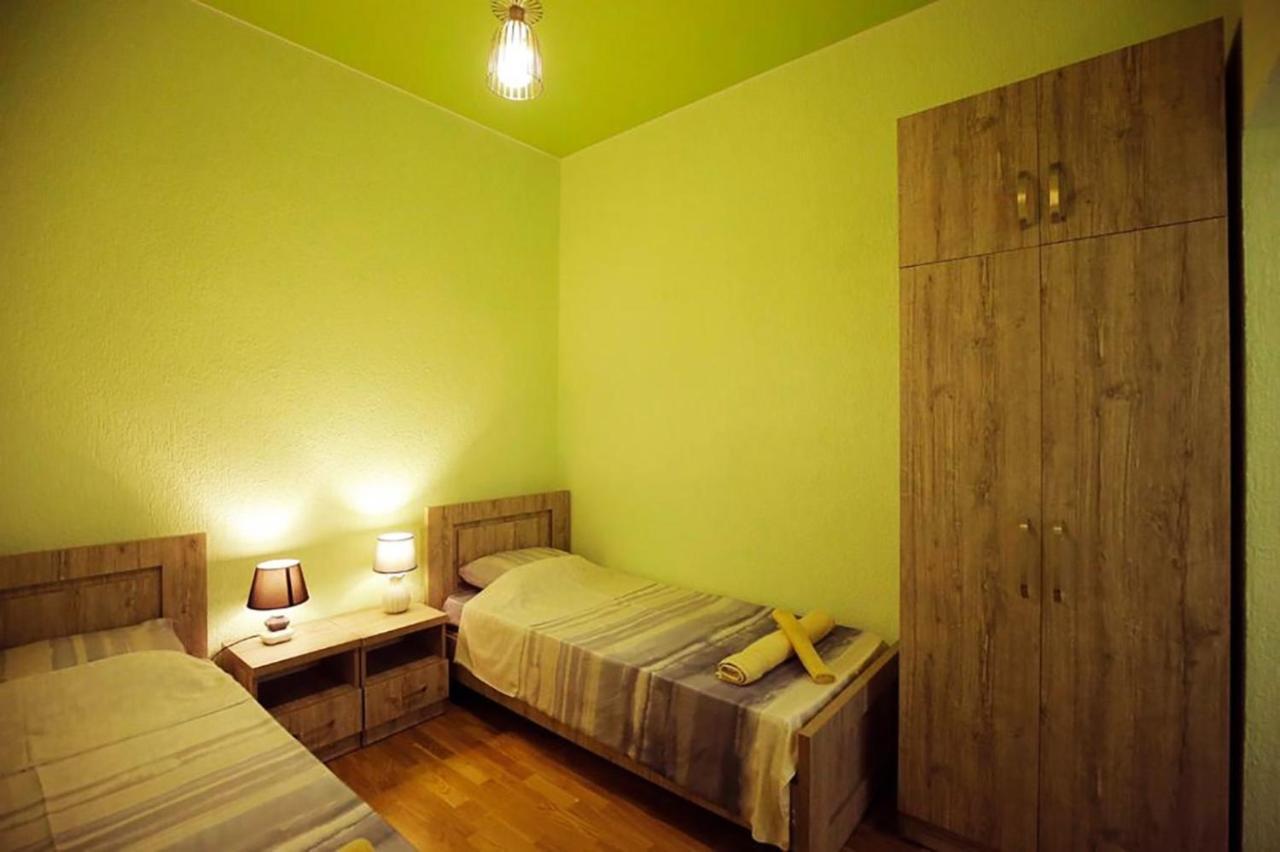 Nickos Hotel Kutaisi Exterior photo