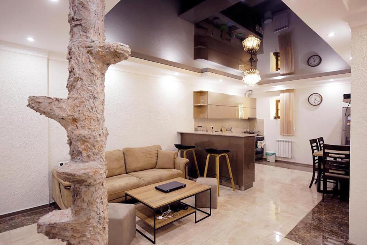 Nickos Hotel Kutaisi Exterior photo